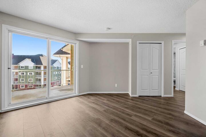 Property Photo:  10 Prestwick Bay SE 1411  AB T2Z 0E6 