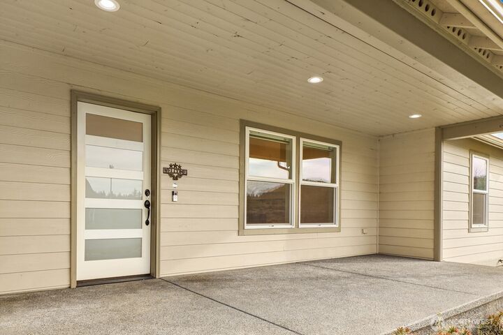 Property Photo: 1302 Night Hawk Way WA 98247