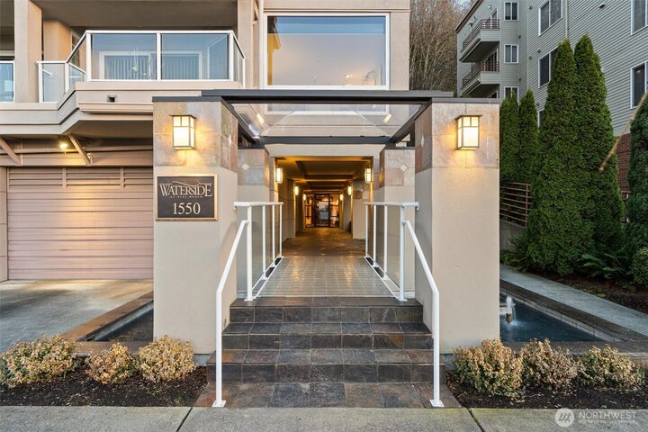 Property Photo:  1550  Alki Avenue SW 302  WA 98116 