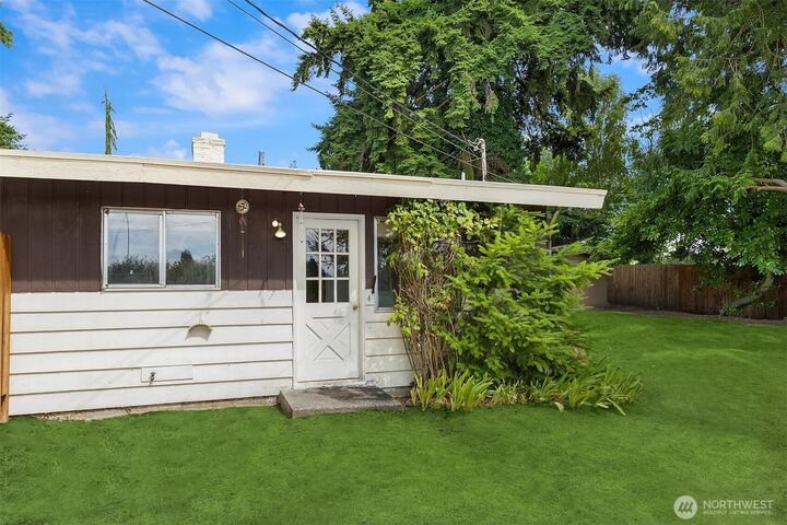 Property Photo:  1816  114th Avenue NE  WA 98004 