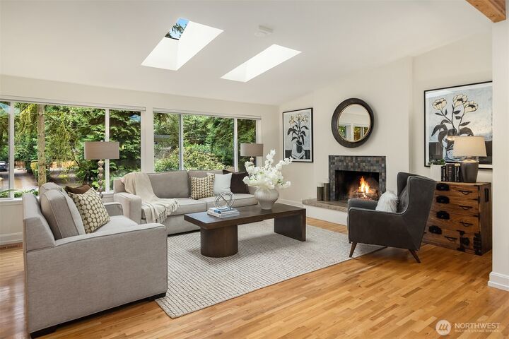 Property Photo:  2705  107th Avenue SE  WA 98004 