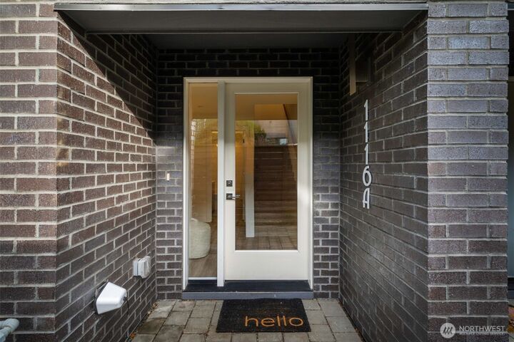 Property Photo:  1116  18th Avenue A  WA 98122 