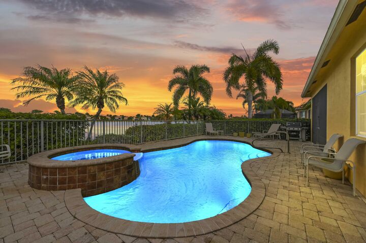 Property Photo:  10699 Ivanhoe Lane  FL 33414 