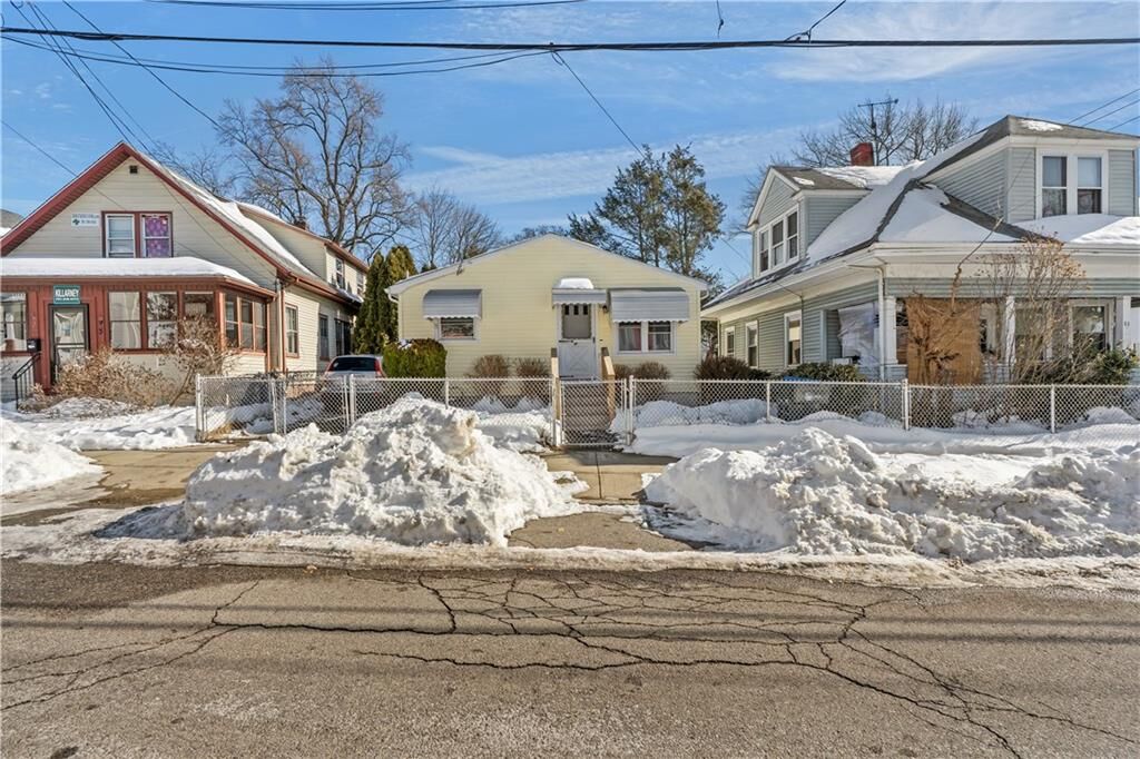 Property Photo:  87 Pinehurst Avenue  RI 02908 