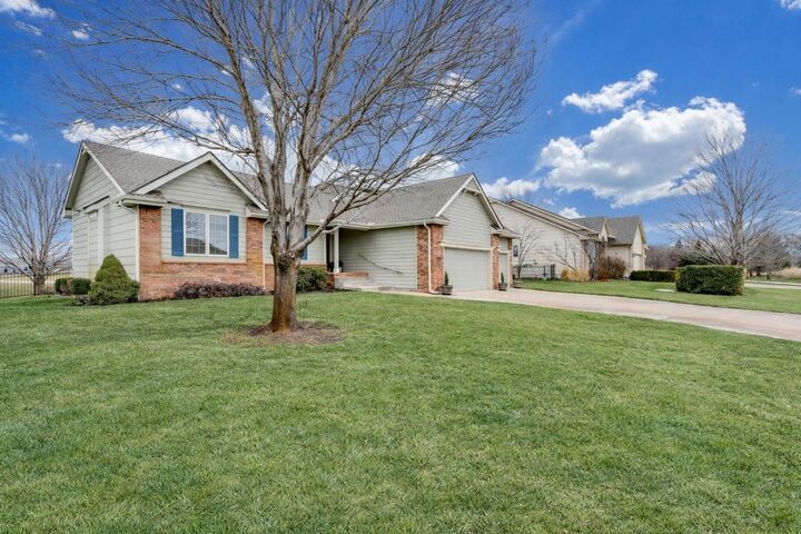 Property Photo:  1020 W Cottonwood Dr  KS 67147 