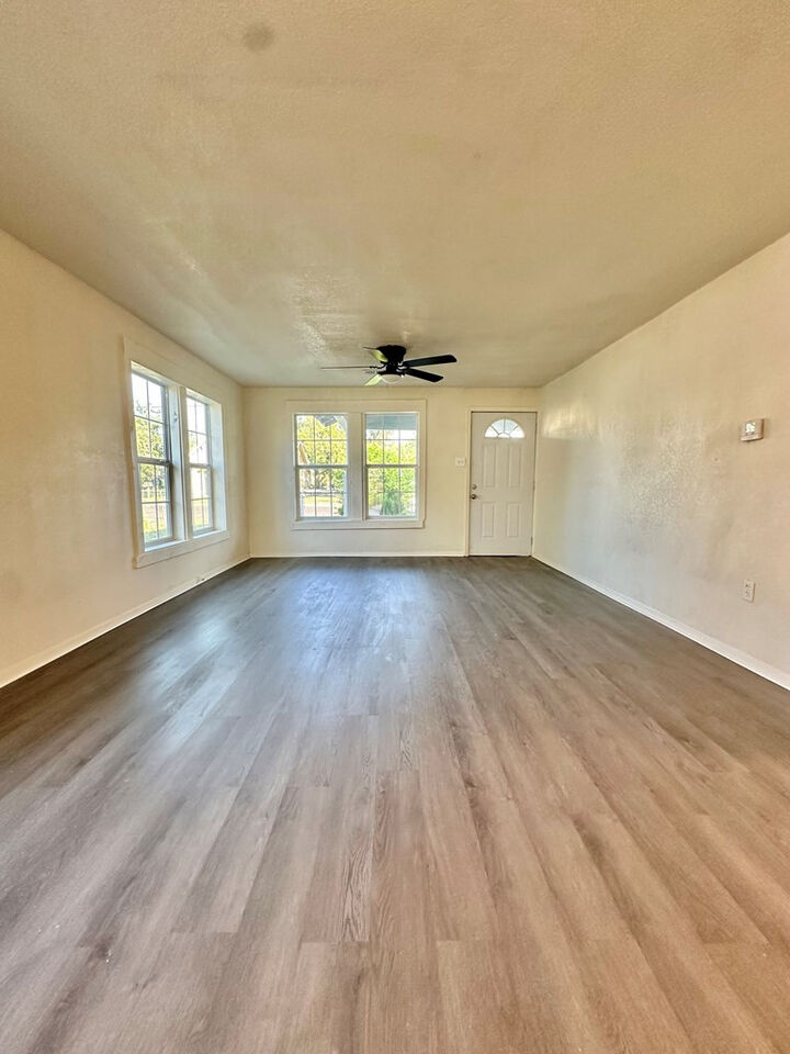 Property Photo: 85 E 22nd Street TX 76903