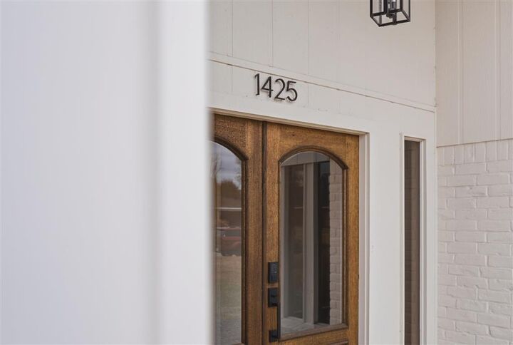 Property Photo: 1425 N Chateau Circle N LA 70605