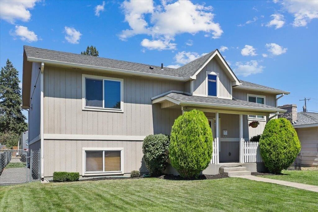 Property Photo: 1113 E Rowan Ave WA 99207
