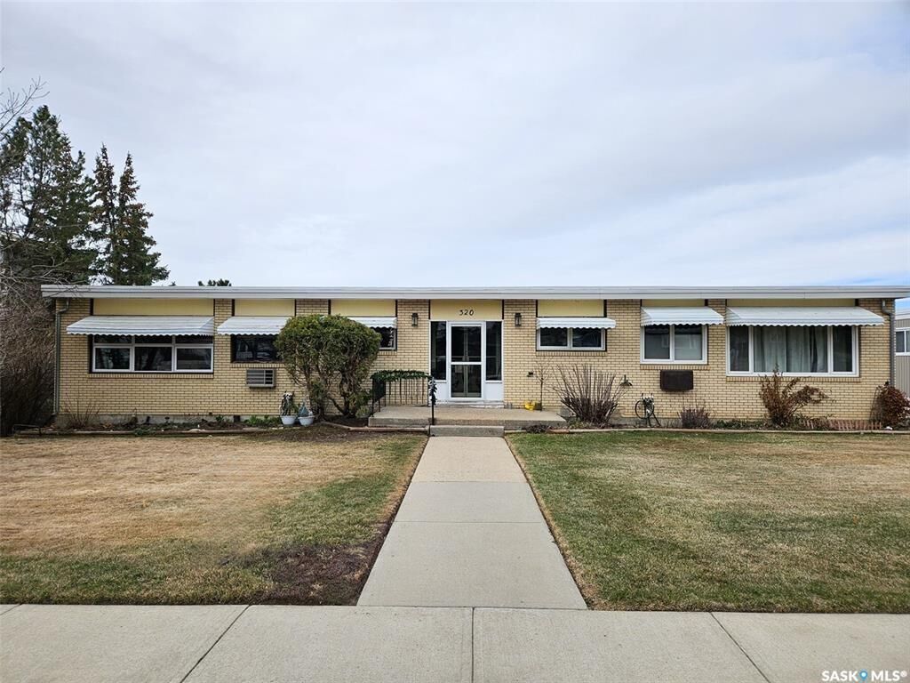 Property Photo: 320 13th Avenue NE 8 SK S9H 2V9