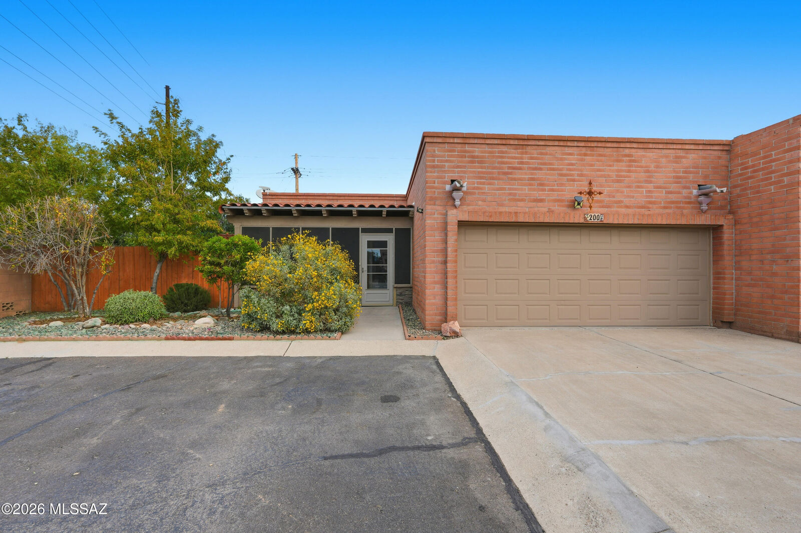 Property Photo:  200 W Greer Lane  AZ 85704 