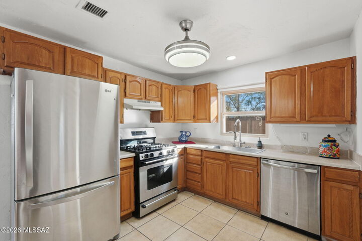 Property Photo:  1426 W Delaware Street  AZ 85745 