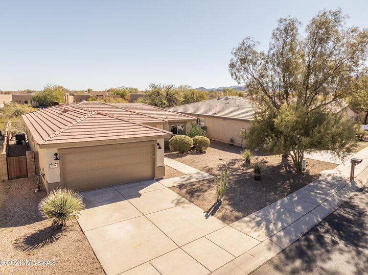 Property Photo: 8194 N Iron Ridge Drive AZ 85743