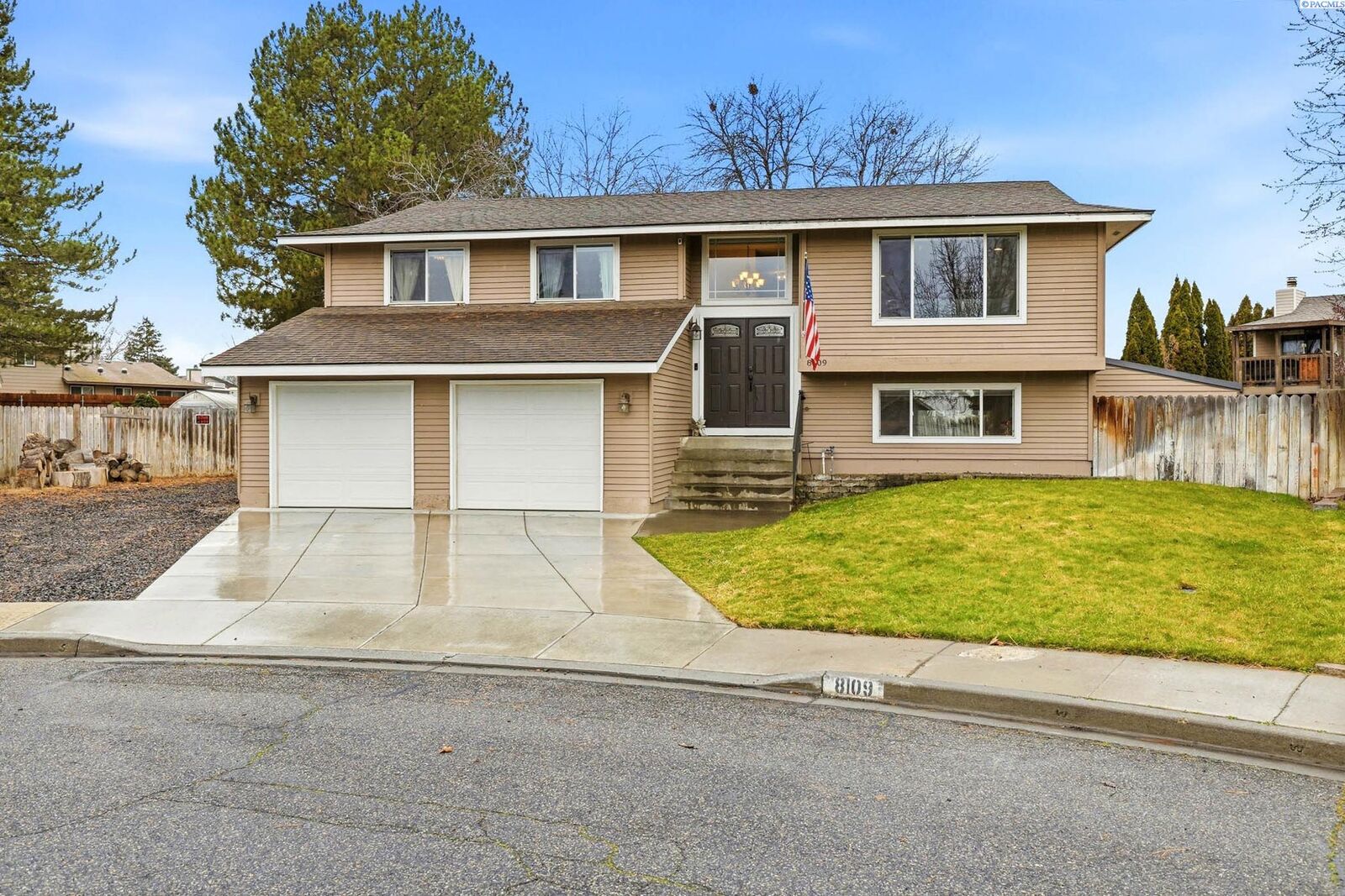 Property Photo:  8109 W Entiat Place  WA 99336 