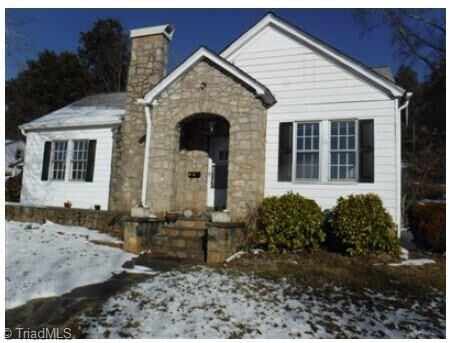 Property Photo:  402 W Main Street  NC 28697 