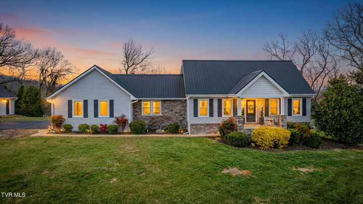 Property Photo:  512 Hideaway Farm Road  TN 37686 