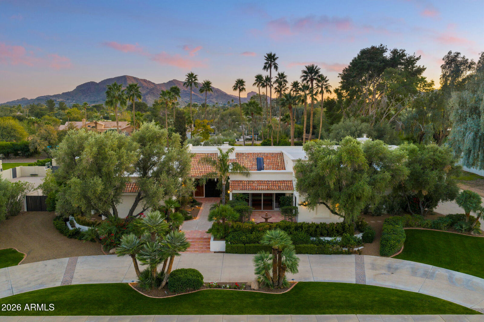 Property Photo: 5225 E Turquoise Avenue AZ 85253