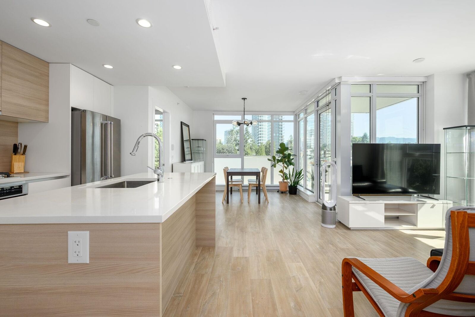 Property Photo:  525 Foster Avenue 407  BC V3J 0H6 