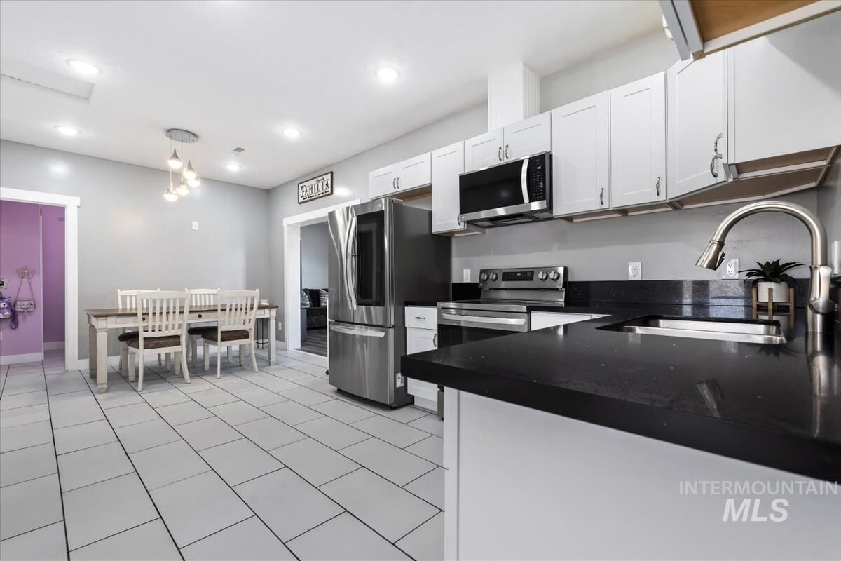 Property Photo:  2420 SW Buckey Dr  ID 83647 