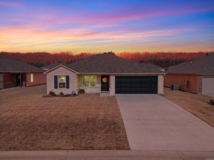 Property Photo:  17 Curly Leaf  AR 72032 