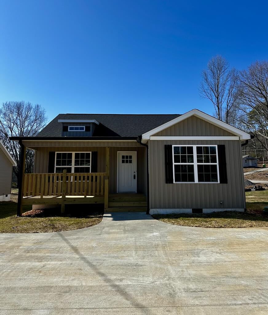 Property Photo:  1304 Riverbend Rd  GA 30721 