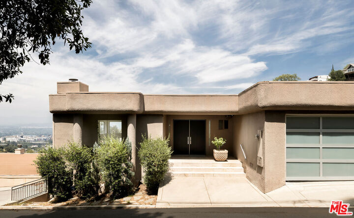 Property Photo:  7265 Caverna Dr  CA 90068 