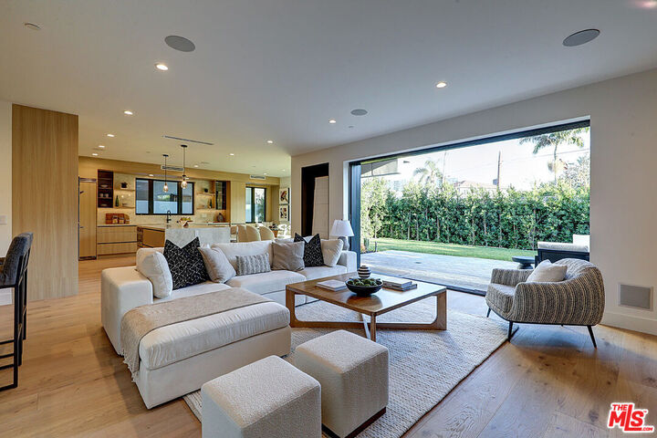 Property Photo:  846 Dickson St  CA 90292 