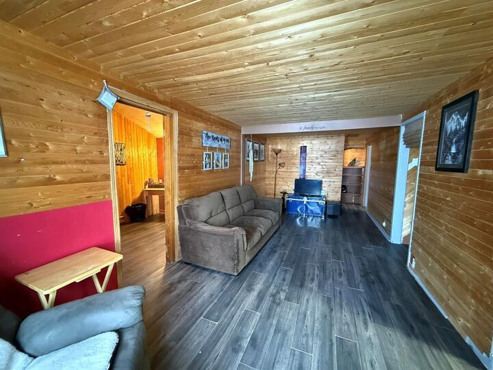 Property Photo:  785 Bond Street  MB R0K 1L0 