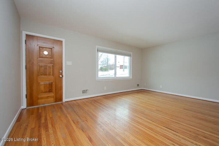 Property Photo:  3305 Startan Ct  KY 40220 