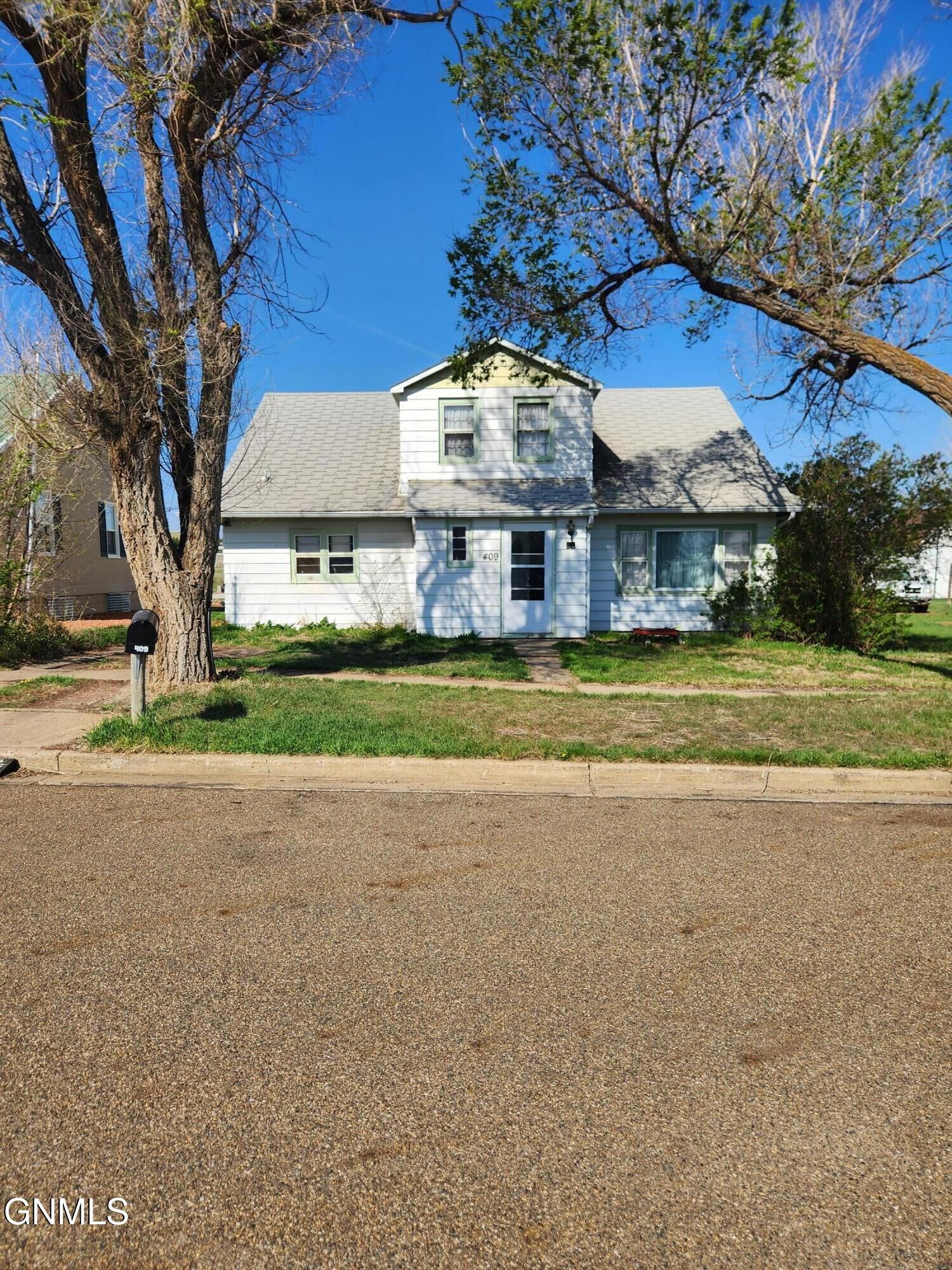 Property Photo:  409 B Street S  ND 58631 