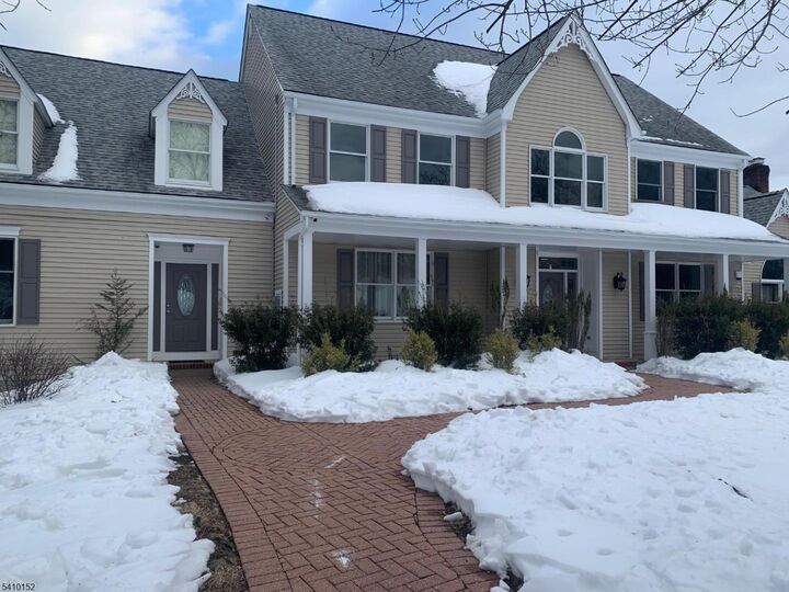 Property Photo:  10 Red Robin Way  NJ 08822 