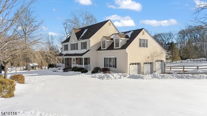 Property Photo:  1 Yard Ct  NJ 08822 