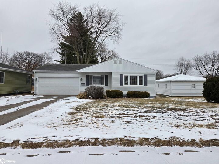 Property Photo:  410 E Pennington Street  IA 52655 