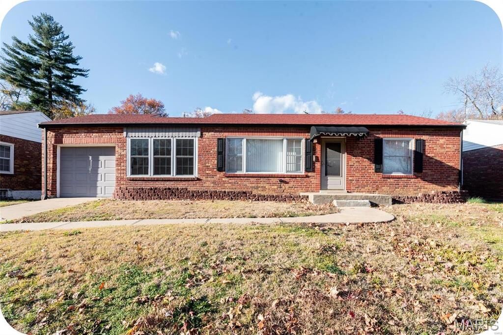 Property Photo:  925 Riverview Boulevard  MO 63147 