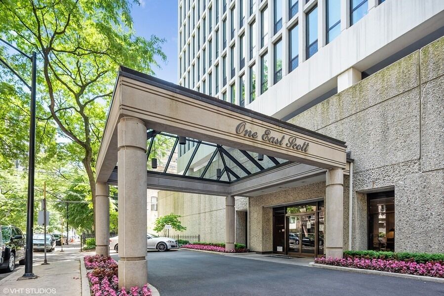 Property Photo:  1 E Scott Street 1002  IL 60610 