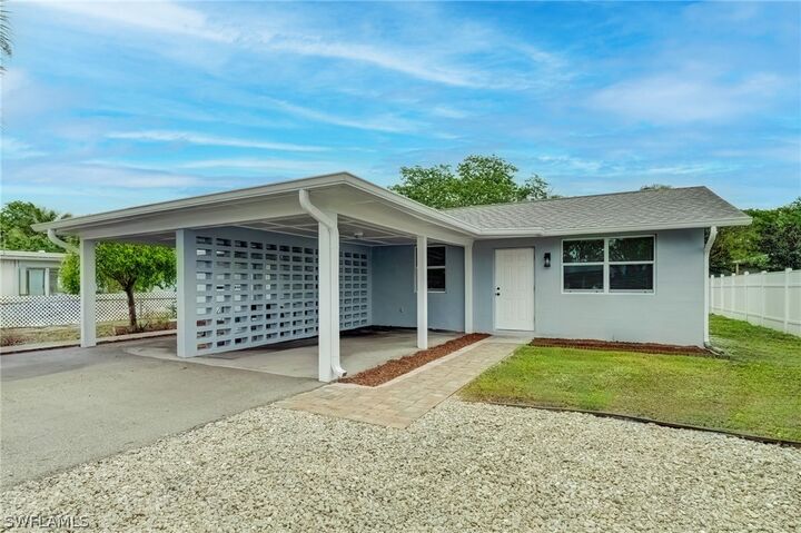 Property Photo: 4518 W Alhambra Circle FL 34103