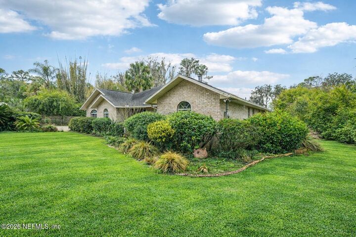 Property Photo: 749 N State Road 21 FL 32666