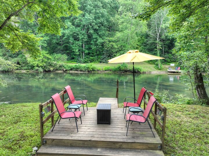 Property Photo:  588 Blackberry Drive  GA 30559 