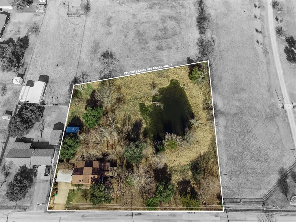 Property Photo:  404 E Newland Drive  TX 76706 