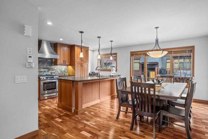 Property Photo:  7 Creekside Mews  AB T1W 2G2 