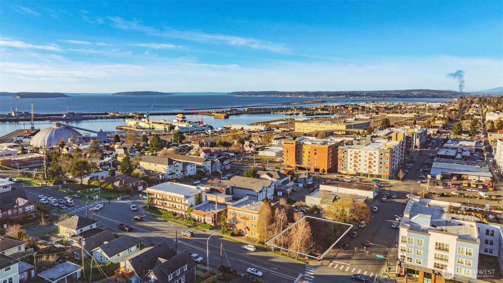 Property Photo:  3024  Grand Avenue  WA 98201 