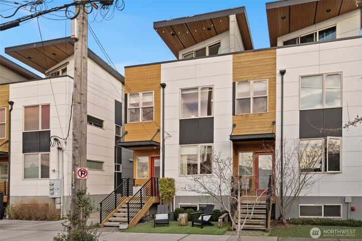 Property Photo:  2422  55th Avenue SW  WA 98116 