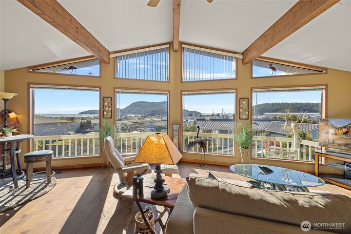 Property Photo:  5115  Kingsway  WA 98221 