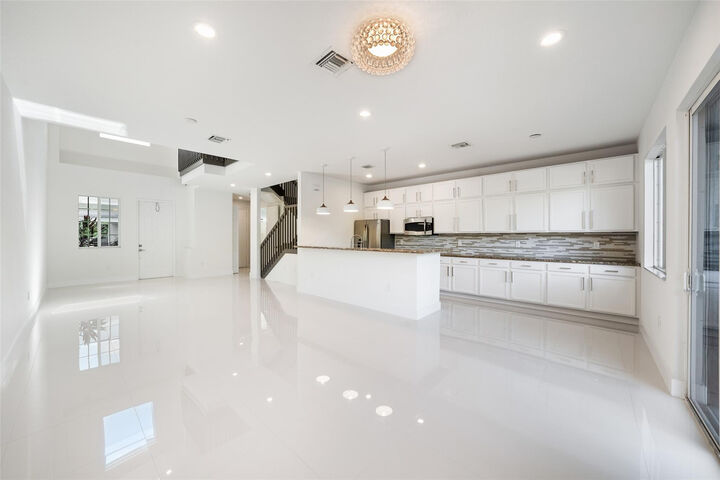 Property Photo:  131 SE 7th Avenue  FL 33060 