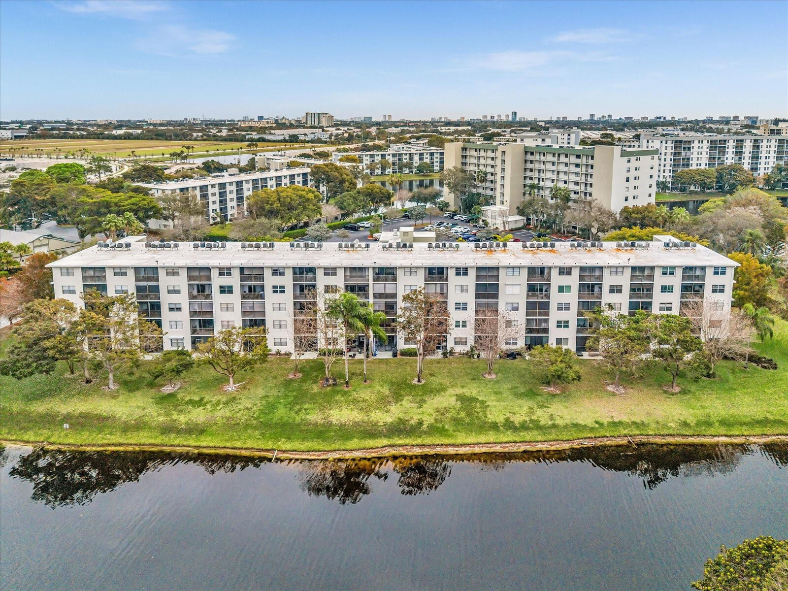 Property Photo:  2236 N Cypress Bend Drive 107  FL 33069 