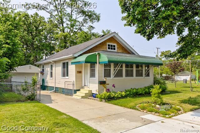 Property Photo:  720 E Granet Avenue  MI 48030 