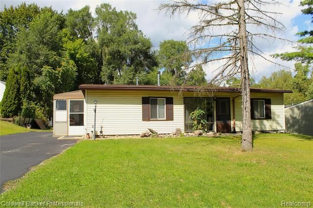 Property Photo:  10593 9 Mile Road  MI 48189 