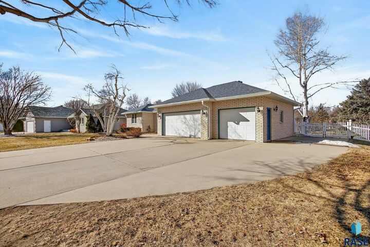 Property Photo: 1244 S Stoney Pointe Ct Court SD 57106