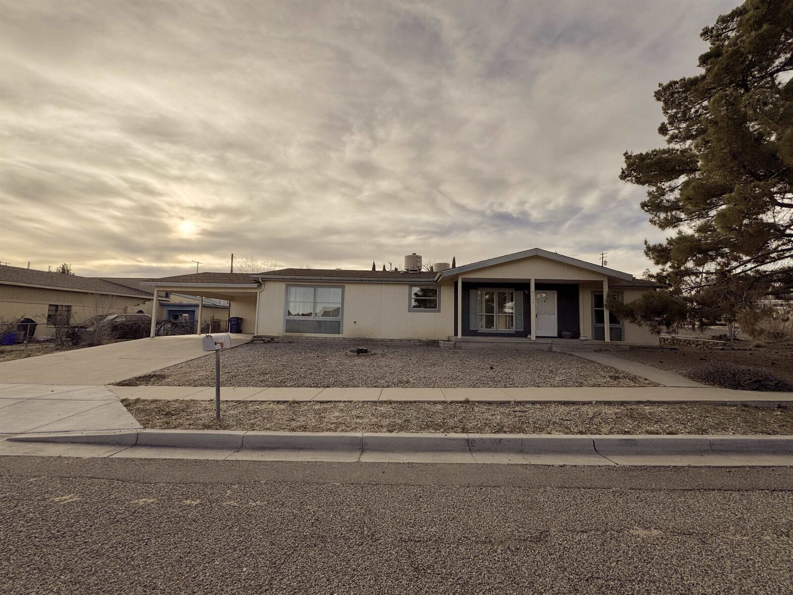 Property Photo:  2111 N Cactus Street  NM 88061 