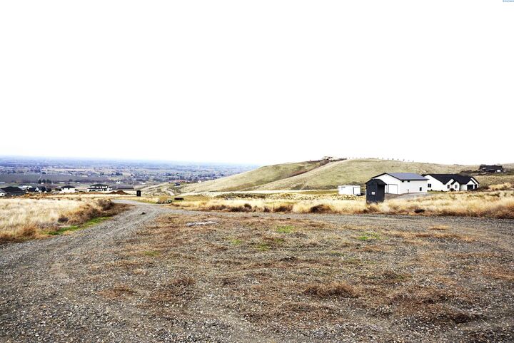 Property Photo:  3000 Nka 1545 Prsw  WA 99350 