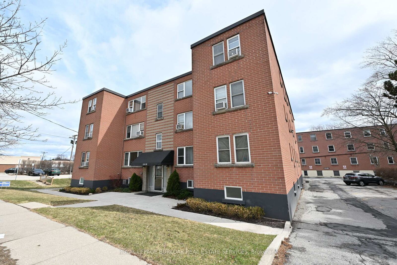 Property Photo: 2418 New Street 11 ON L7R 1J6